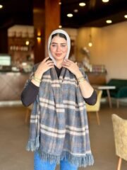⁦شال حريمي كاروهات بشراشيب⁩ - الصورة ⁦4⁩