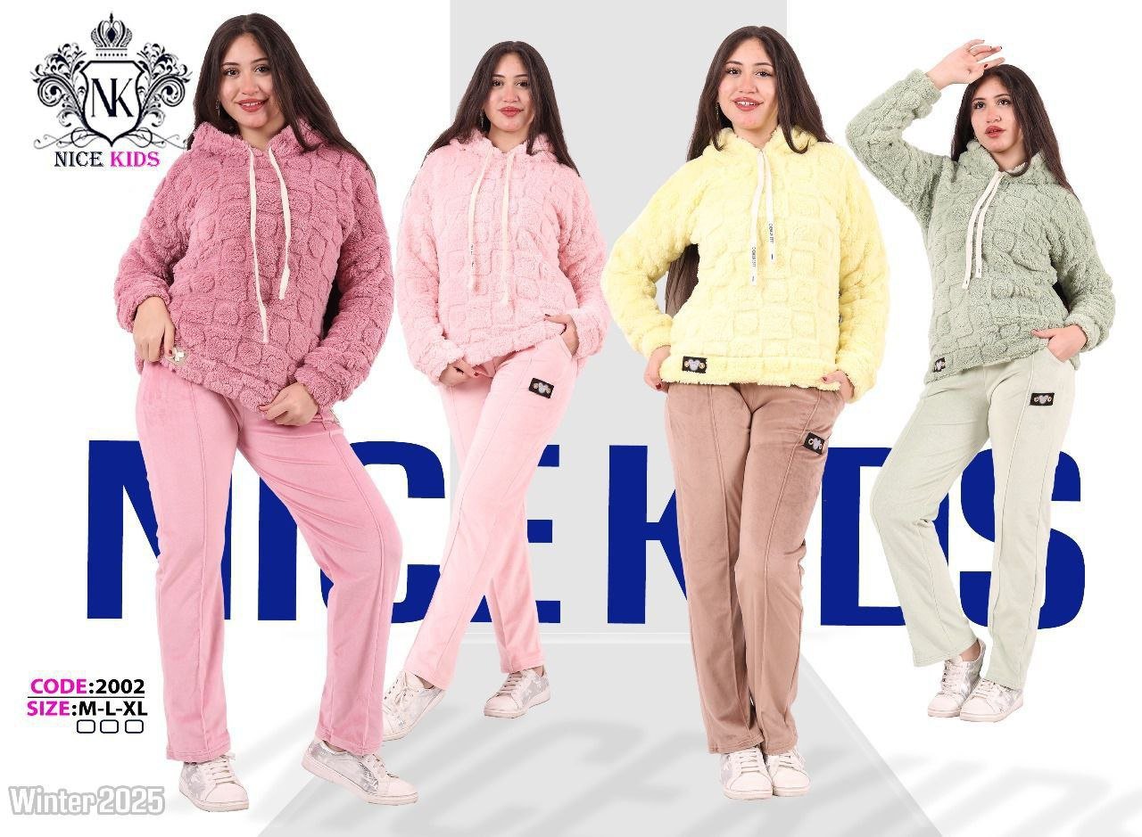 2025-12-22 00.34.26 بيجاما محير بناتي تيشرت شيروبا مستورد بنطال قطيفة مستورد وشين - الصورة 1