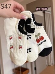 سوكت حريمى كريز  ابيض واسود🍒/جمله 12 قطعه